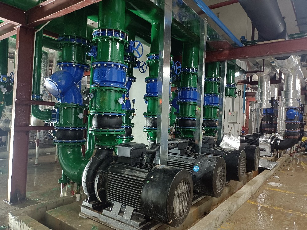 調(diào)整百級(jí)潔凈室送風(fēng)口風(fēng)速時(shí)需要注意哪些安全事項(xiàng)？